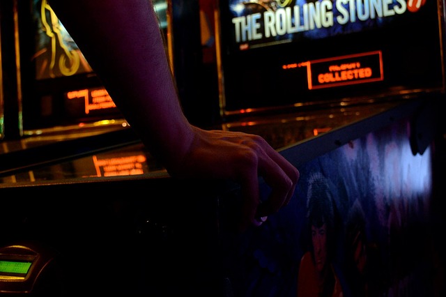 Pinball stroje